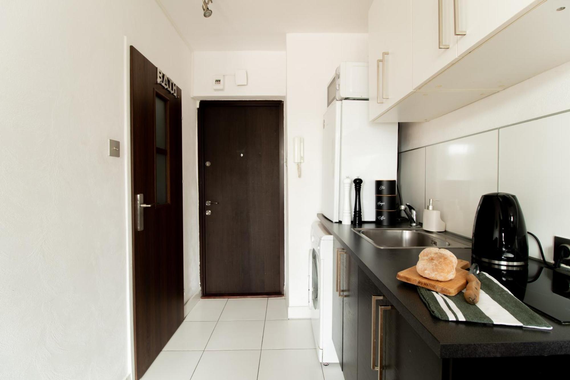 Piotrapartments - Bruna Green City Apartment Варшава Экстерьер фото